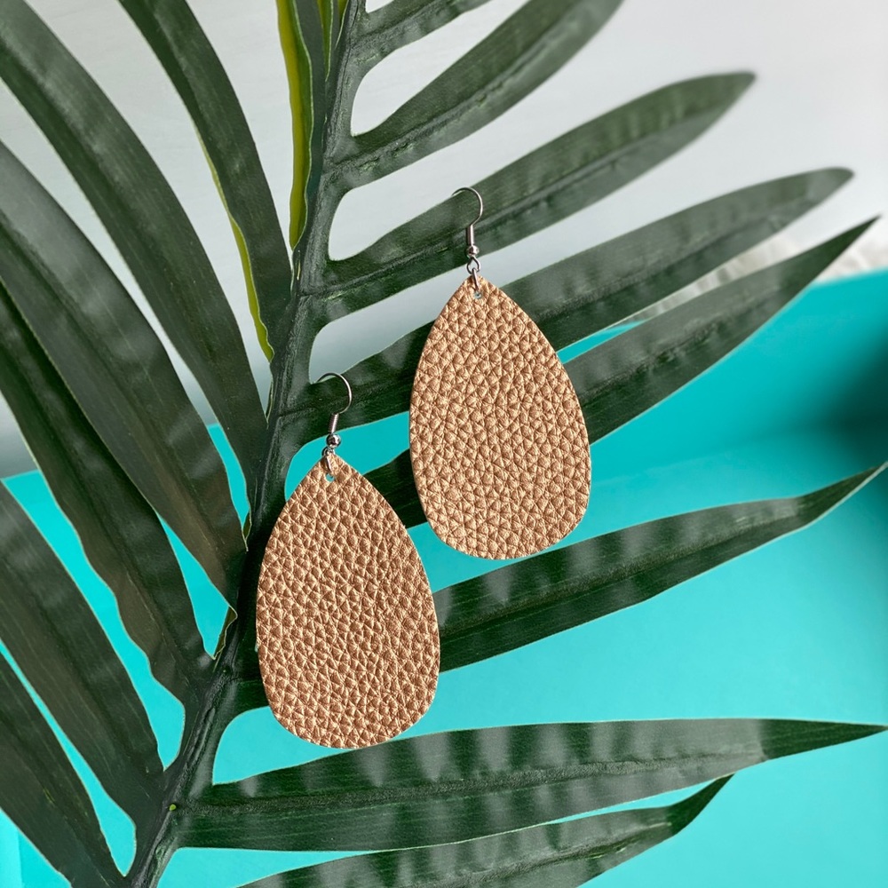 ✨ Gold Dangle Earrings